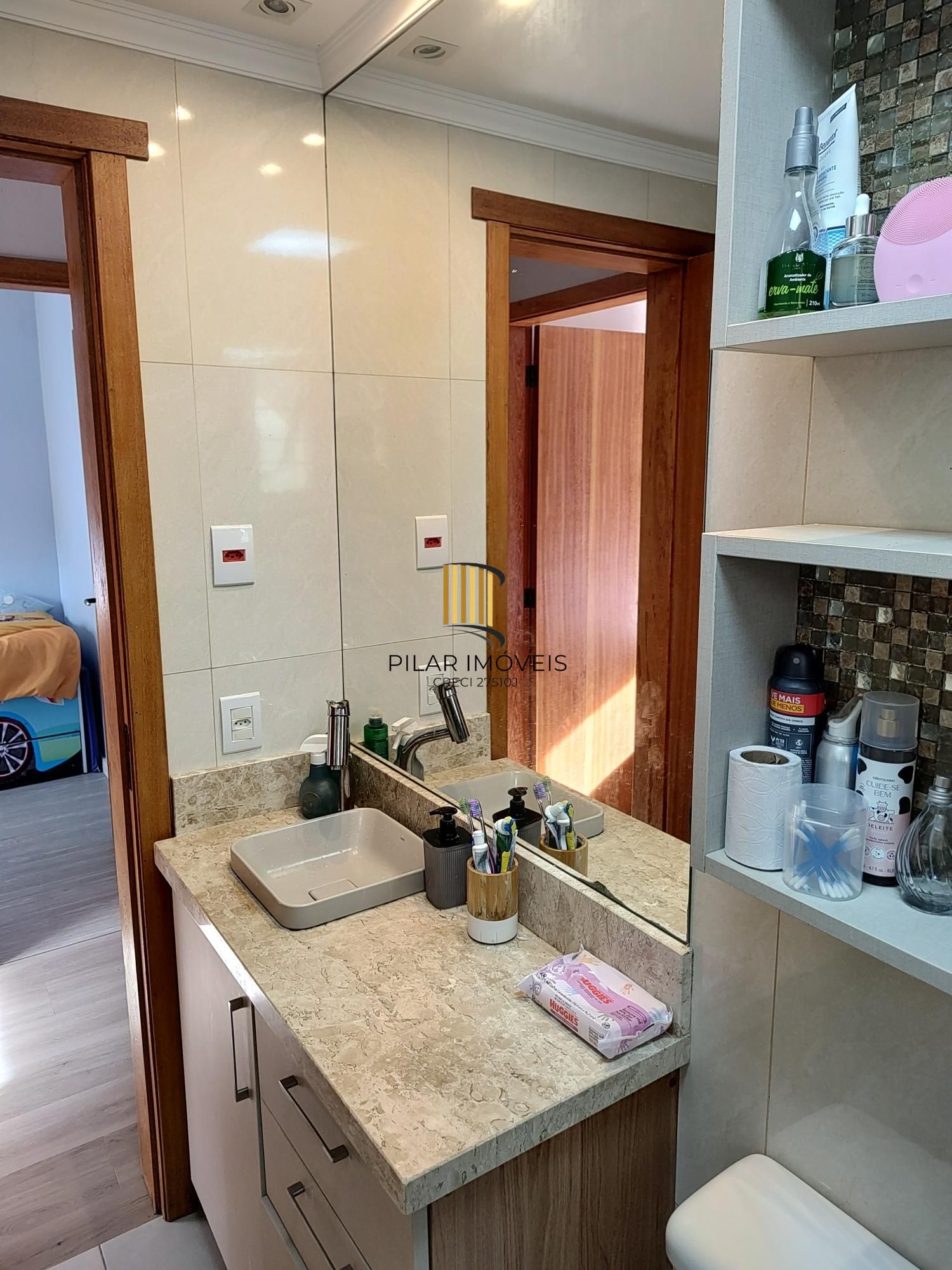 Apartamento 2 dormitórios com sacada próximo à PUCRS