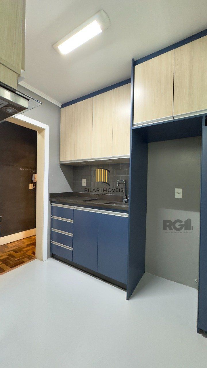 APARTAMENTO 2 DORMITÓRIOS SEMIMOBILIADO E REFORMADO NO CENTRO HISTÓRICO