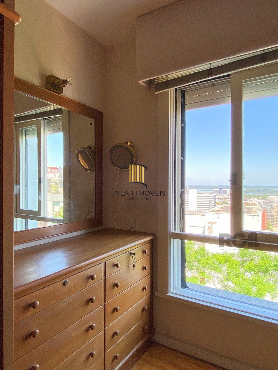 Apartamento com muito conforto e ótima iluminação no Moinhos de Vento