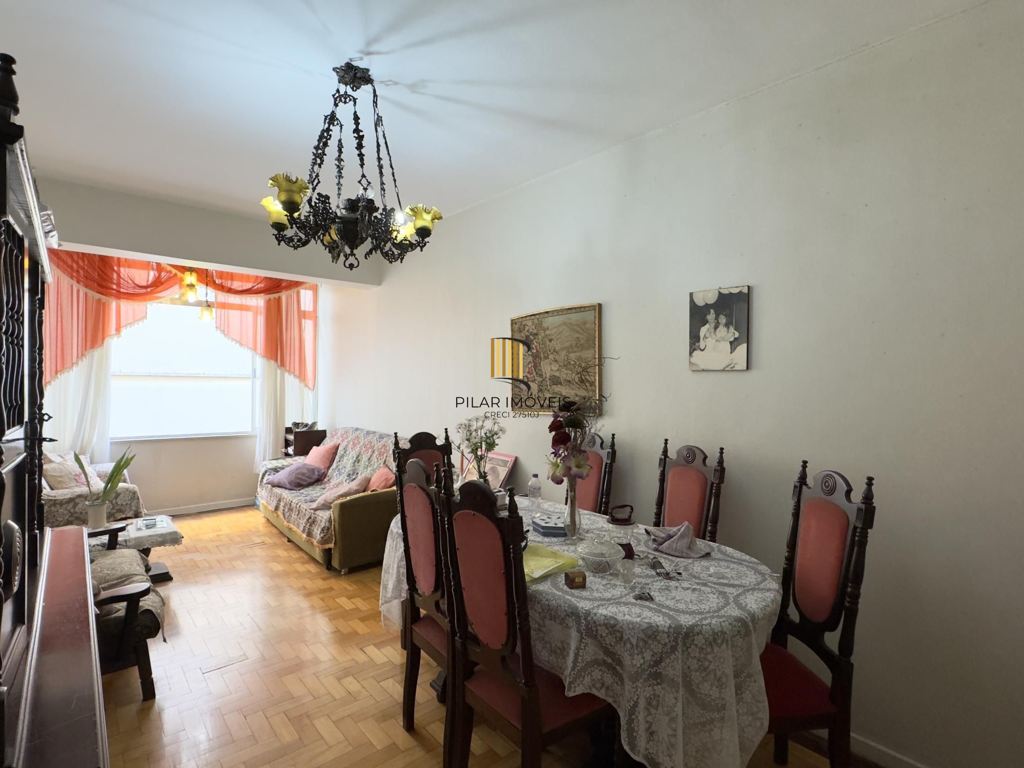 Apartamento 2 dormitórios com pátio