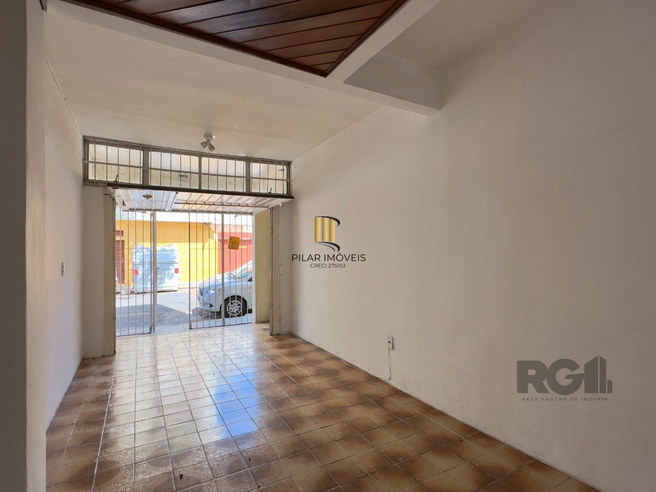 CASA COM 4 DORMITÓRIOS E PÁTIO COM CHURRASQUEIRA NO CENTRO HISTÓRICO