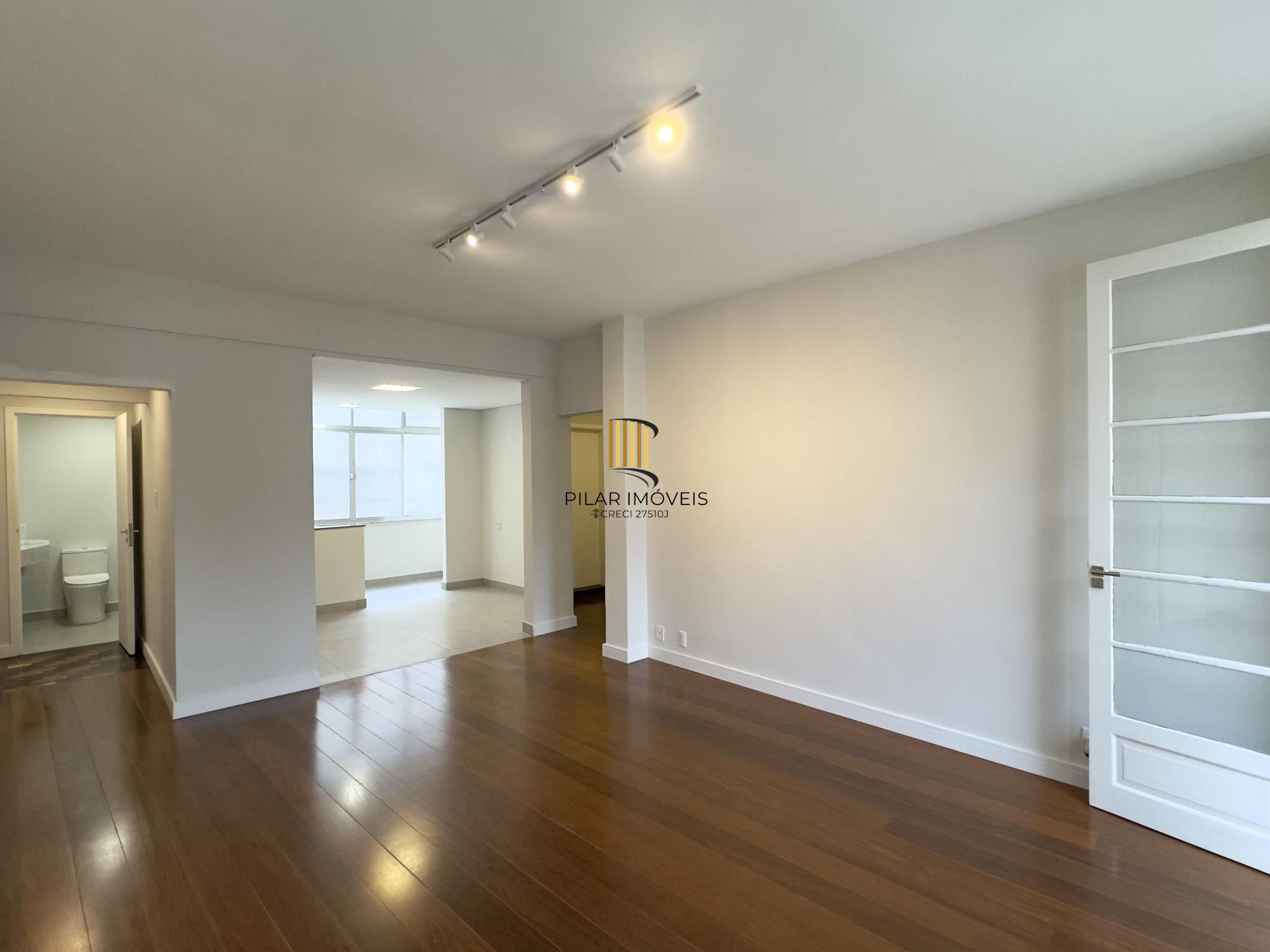 Apartamento reformado de 103m², 3 dormitórios, sendo 1 suíte no Centro Histórico