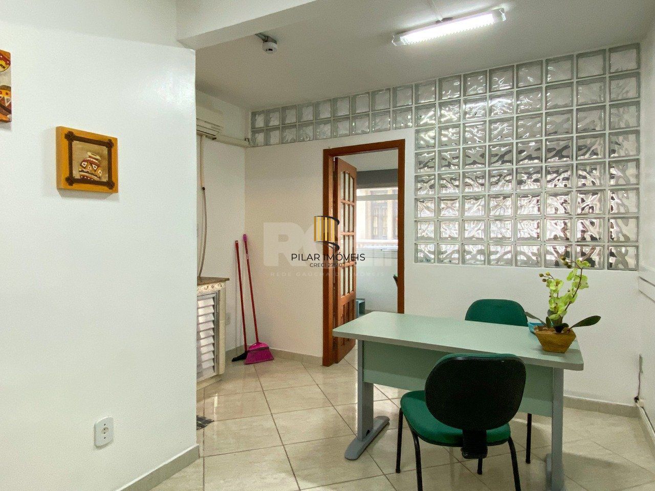 Sala comercial, de frente para a Rua Uruguai, no condomínio Aceguá - Pilar Imóveis