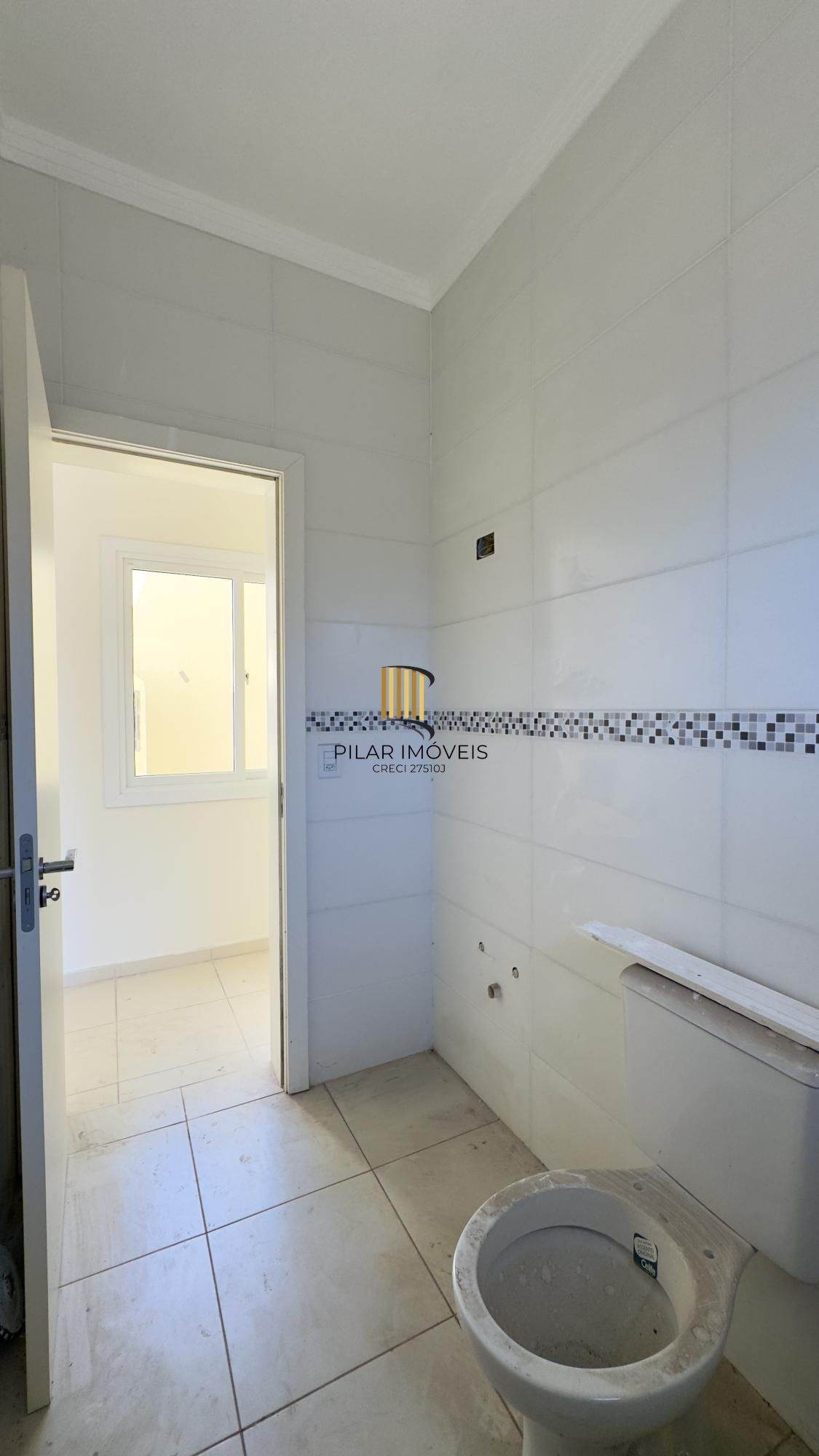 Casa em condomínio com 2 dormitórios, vaga de garagem e churrasqueira na Olaria