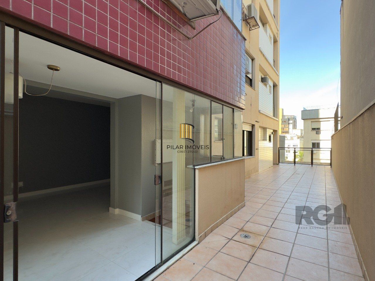 APARTAMENTO GARDEN, 2 DORMITÓRIOS E 1 VAGA DE GARAGEM COM ÓTIMA LOCALIZAÇÃO NO MOINHOS