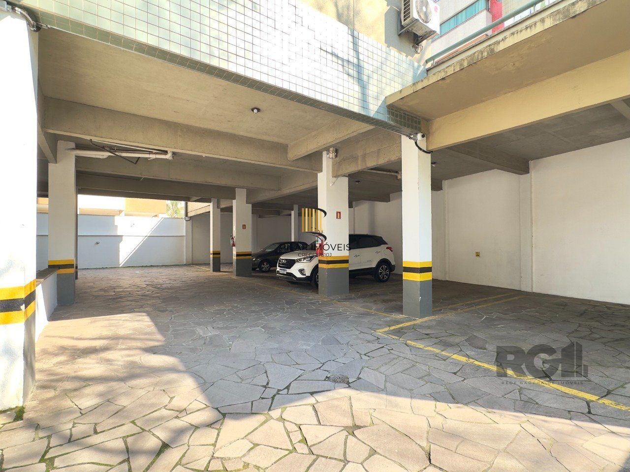 COBERTURA COM 174M², DE FRENTE, 3 DORMITÓRIOS, EM ÓTIMA LOCALIZAÇÃO NO MENINO DEUS