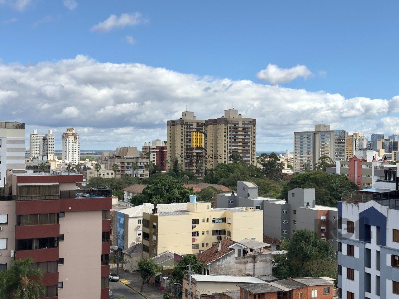 MARAVILHOSA COBERTURA COM VISTA DEFINIDA E MUITA CLARIDADE NO MENINO DEUS