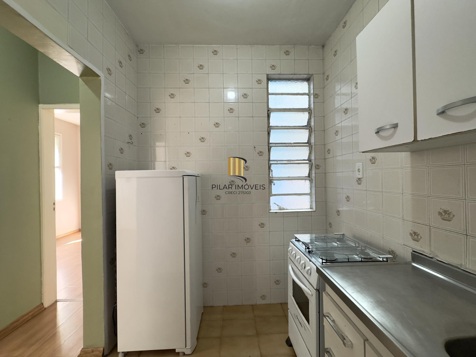 Apartamento reformado de 1 dormitório ensolarado e amplo no Centro Histórico
