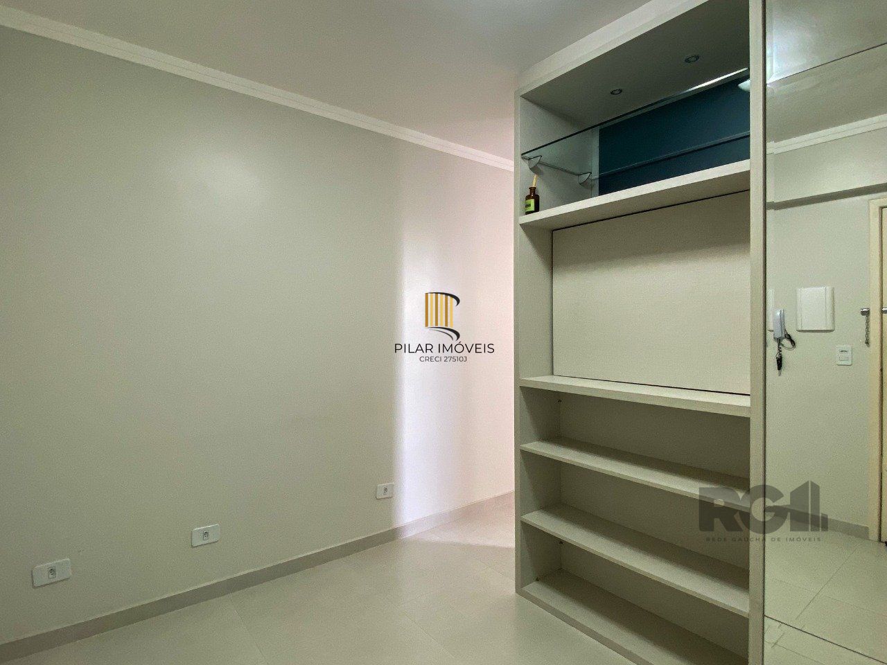 APARTAMENTO SEMIMOBILIADO COM PORTARIA NO CENTRO HISTÓRICO