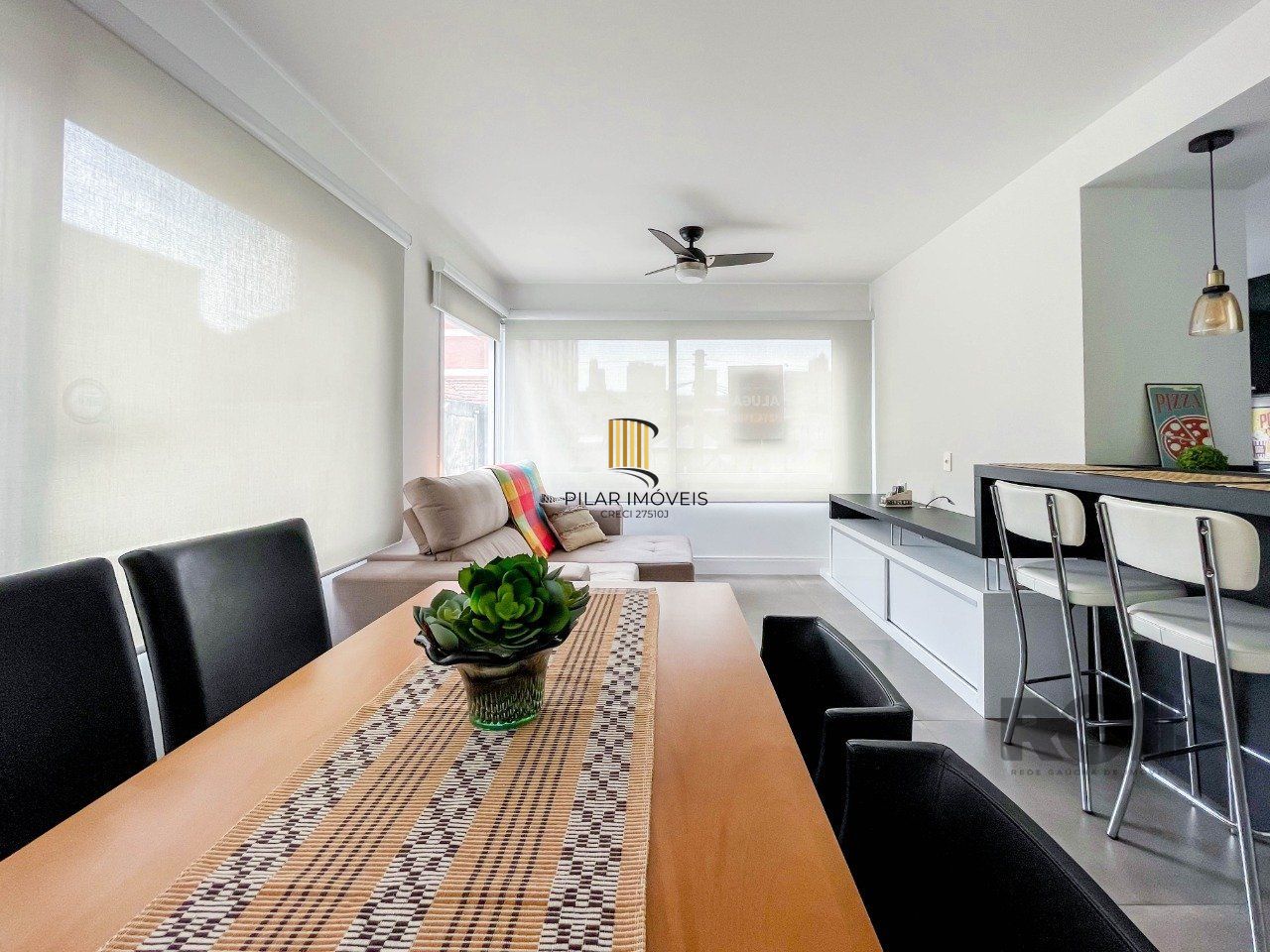 APARTAMENTO MOBILIADO 70M² DE 2 DORMITÓRIOS E 1 VAGA - BAIRRO MENINO DEUS