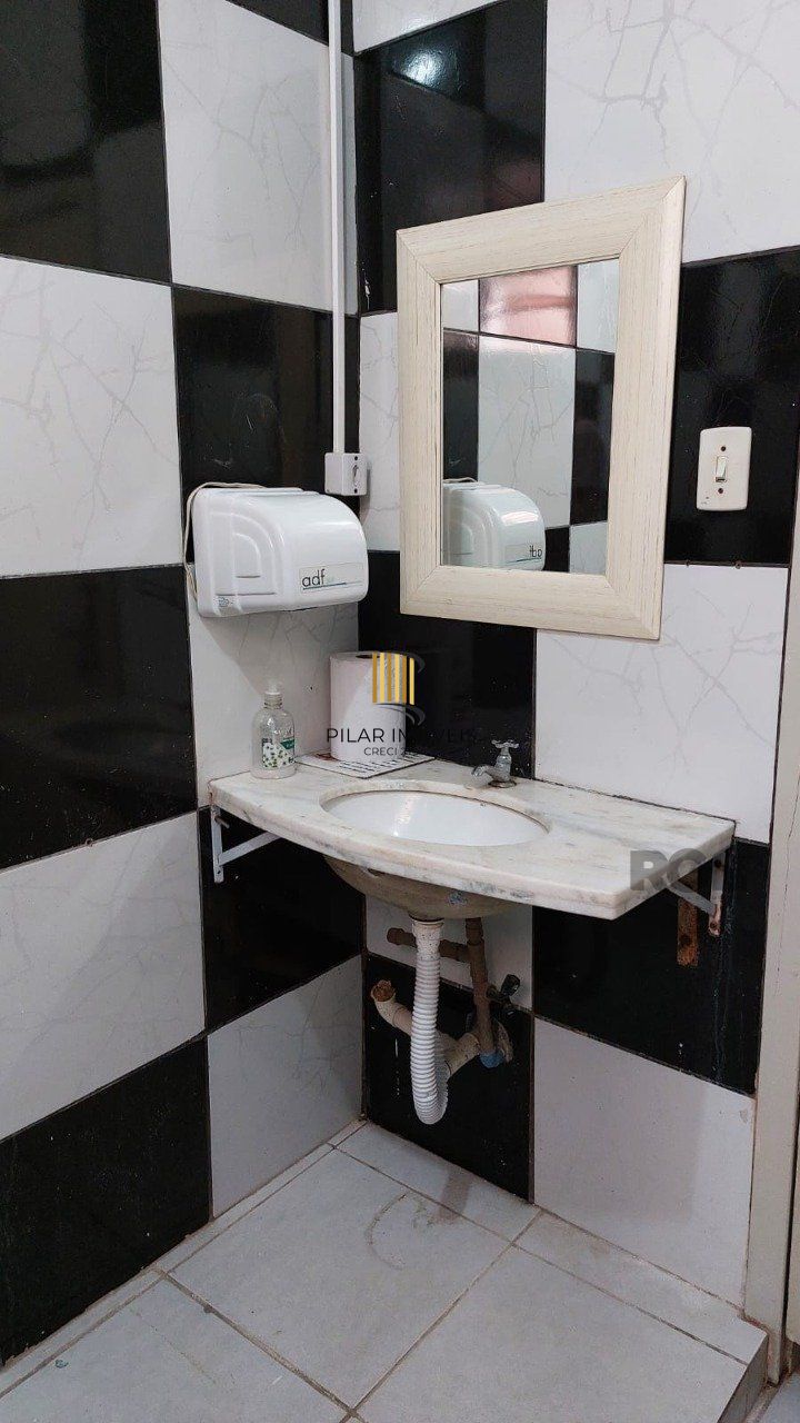 Apartarmento amplo 2 dormitórios em região comercial no Centro Histórico