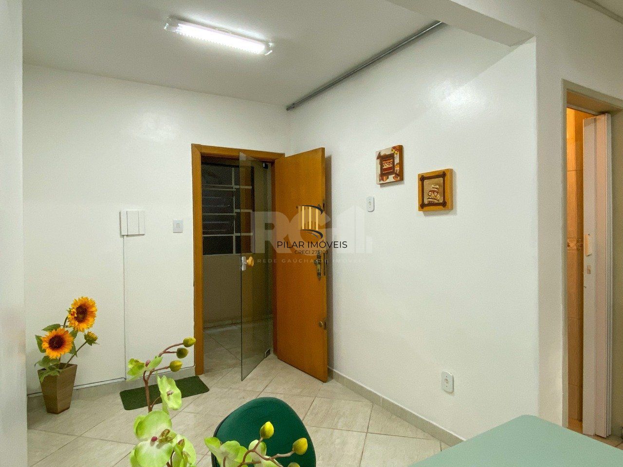 Sala comercial, de frente para a Rua Uruguai, no condomínio Aceguá
