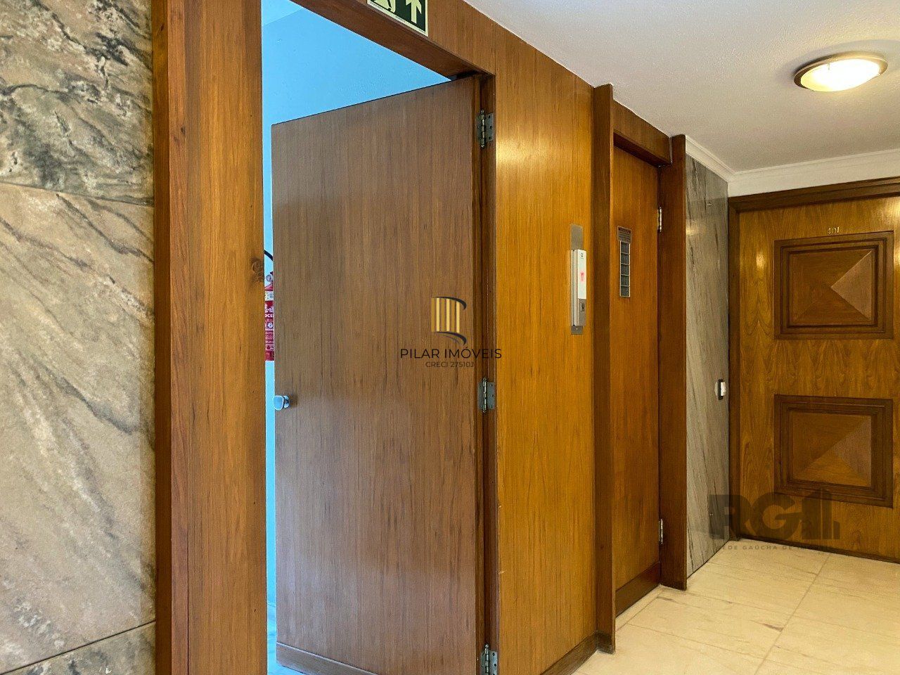 Apartamento com muito conforto e ótima iluminação no Moinhos de Vento