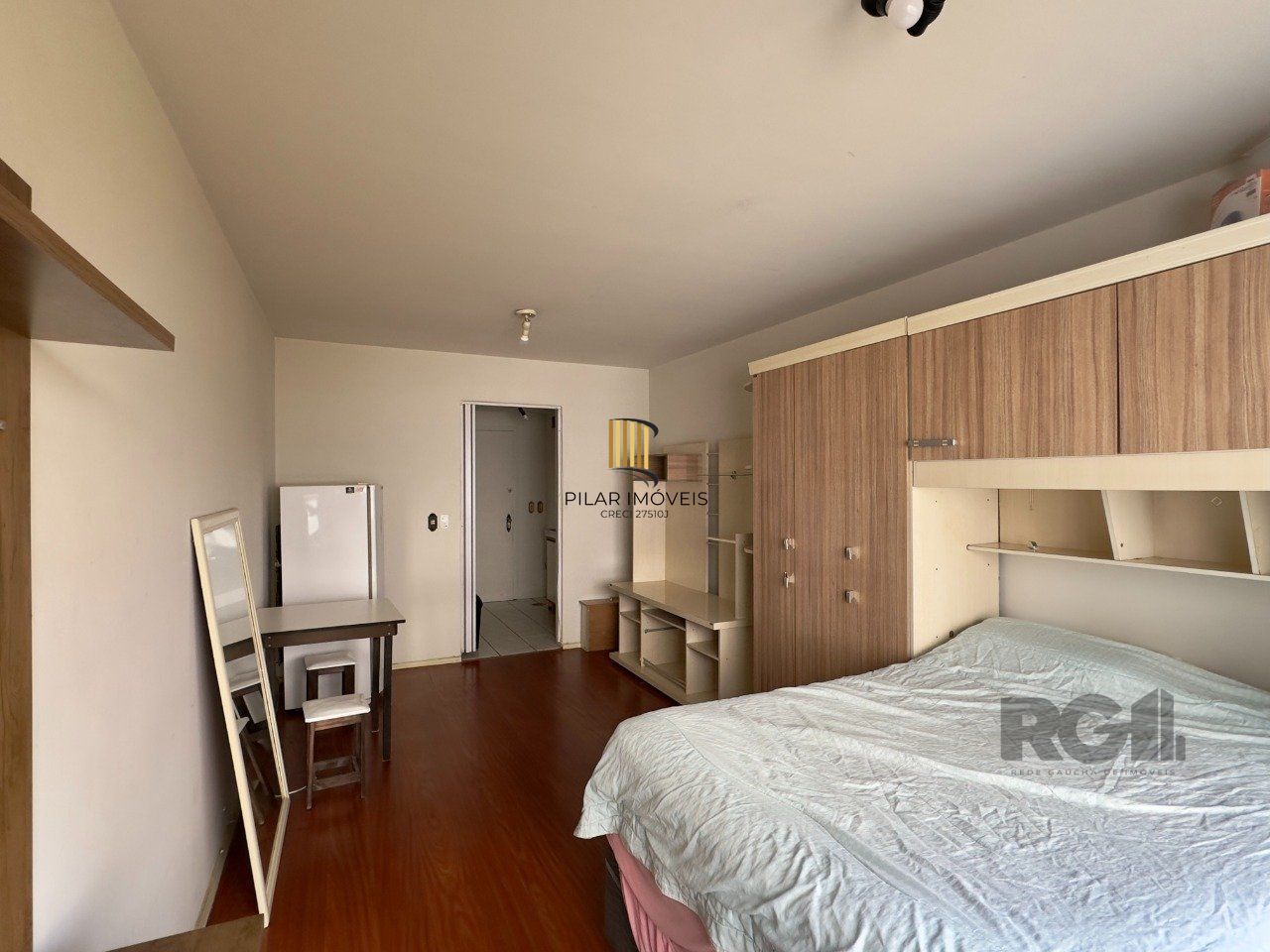 STUDIO MOBILIADO EM FLAT A POUCOS METROS DA ORLA DO GUAÍBA