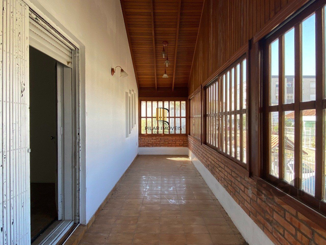 CASA COM 5 DORMITÓRIOS, ESPAÇO PARA FESTAS E PEÇAS AMPLAS PRÓXIMO AO IGUATEMI