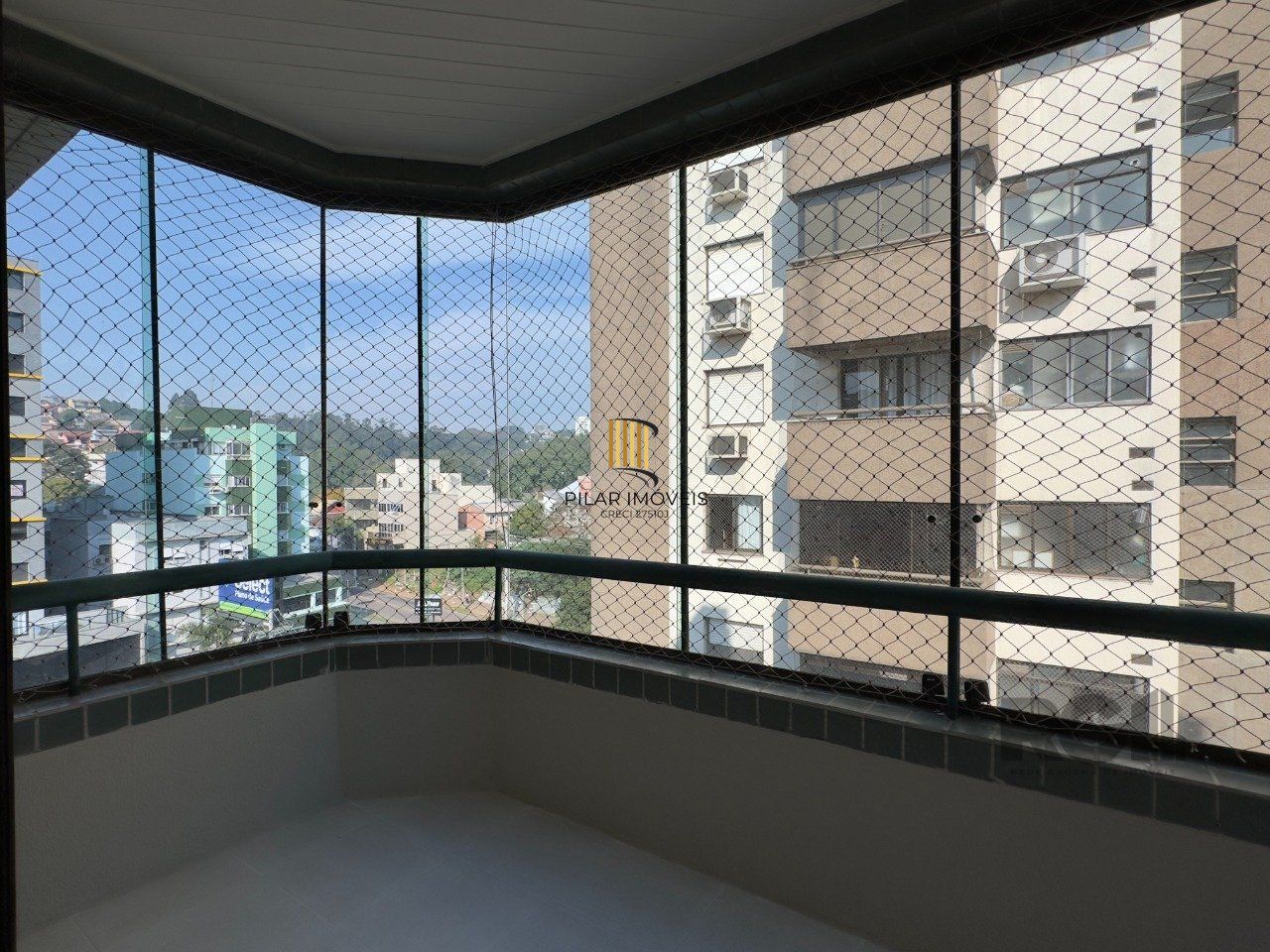 COBERTURA COM 174M², DE FRENTE, 3 DORMITÓRIOS, EM ÓTIMA LOCALIZAÇÃO NO MENINO DEUS