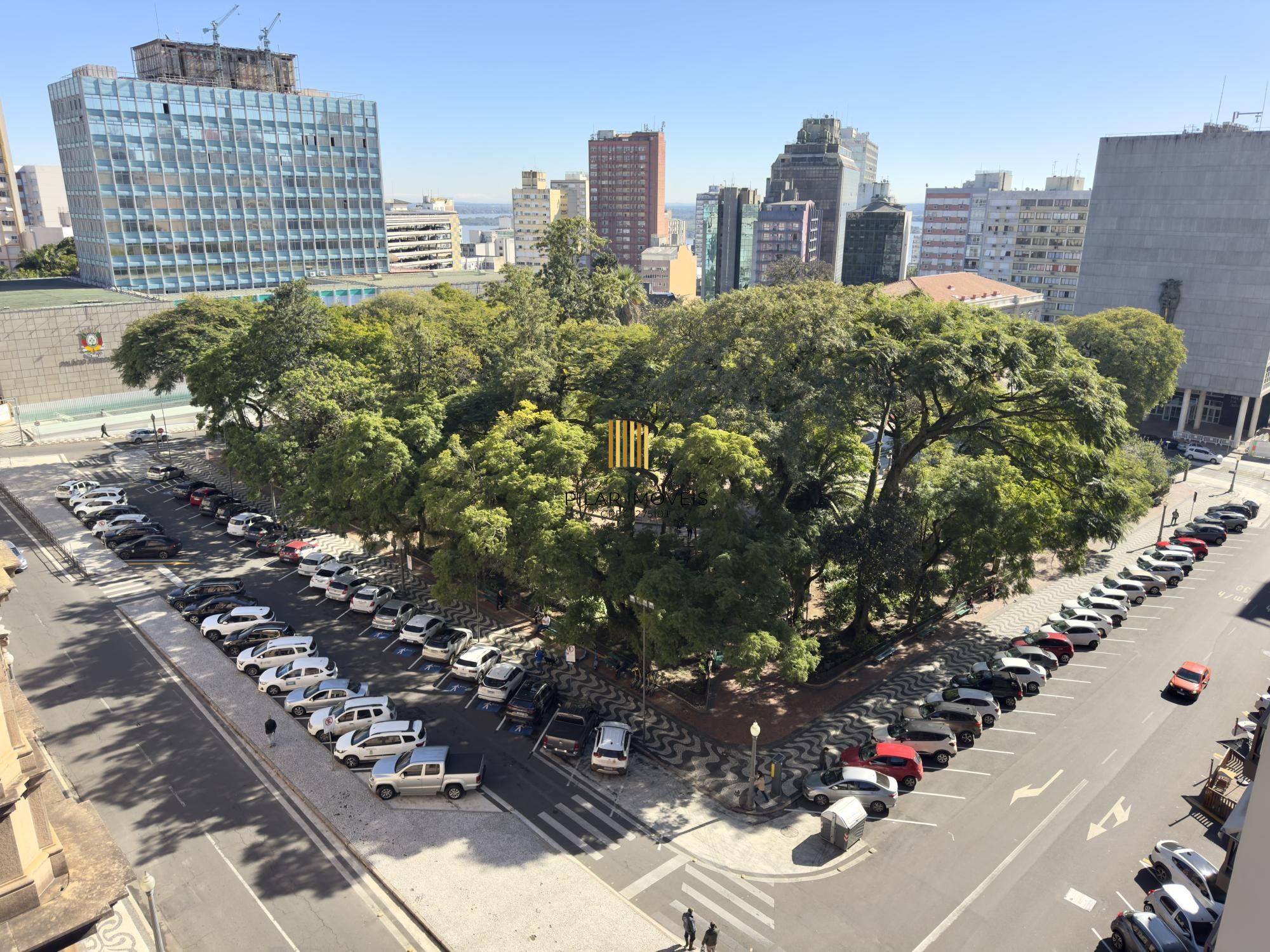 APARTAMENTO 3 DORMITÓRIOS COM LINDA VISTA DA CATEDRAL NO CENTRO HISTÓRICO