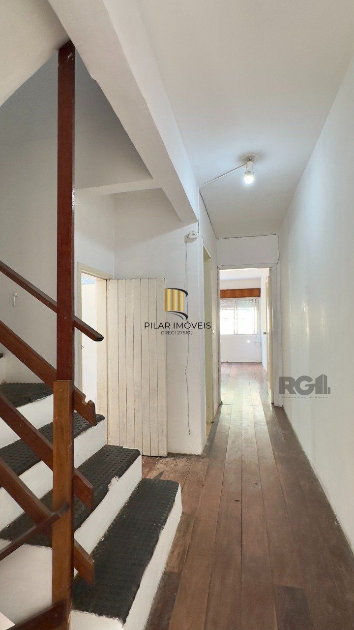 CASA COM 4 DORMITÓRIOS E PÁTIO COM CHURRASQUEIRA NO CENTRO HISTÓRICO
