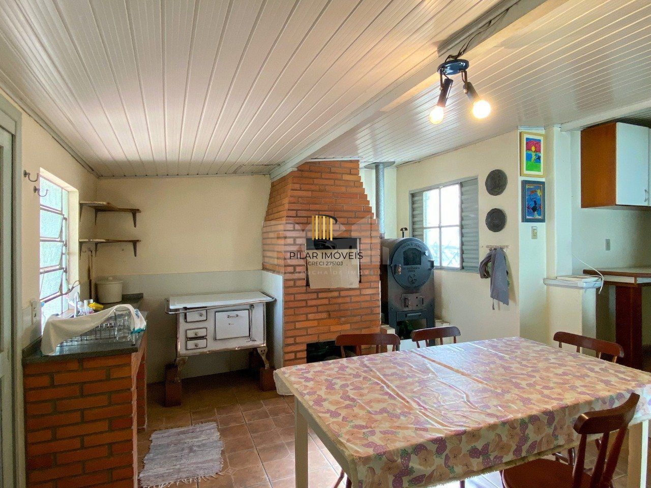 Casa com 4 dormitórios, no bairro Nossa Senhora das Graças em Canoas/RS
