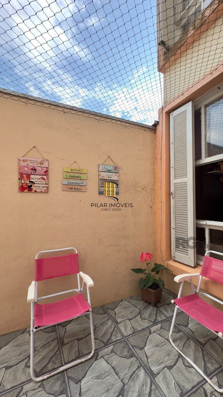 APARTAMENTO 1 DORMITÓRIO COM PÁTIO, DE FRENTE, PRÓXIMO À ORLA DO GUAÍBA NO CENTRO HISTÓRICO