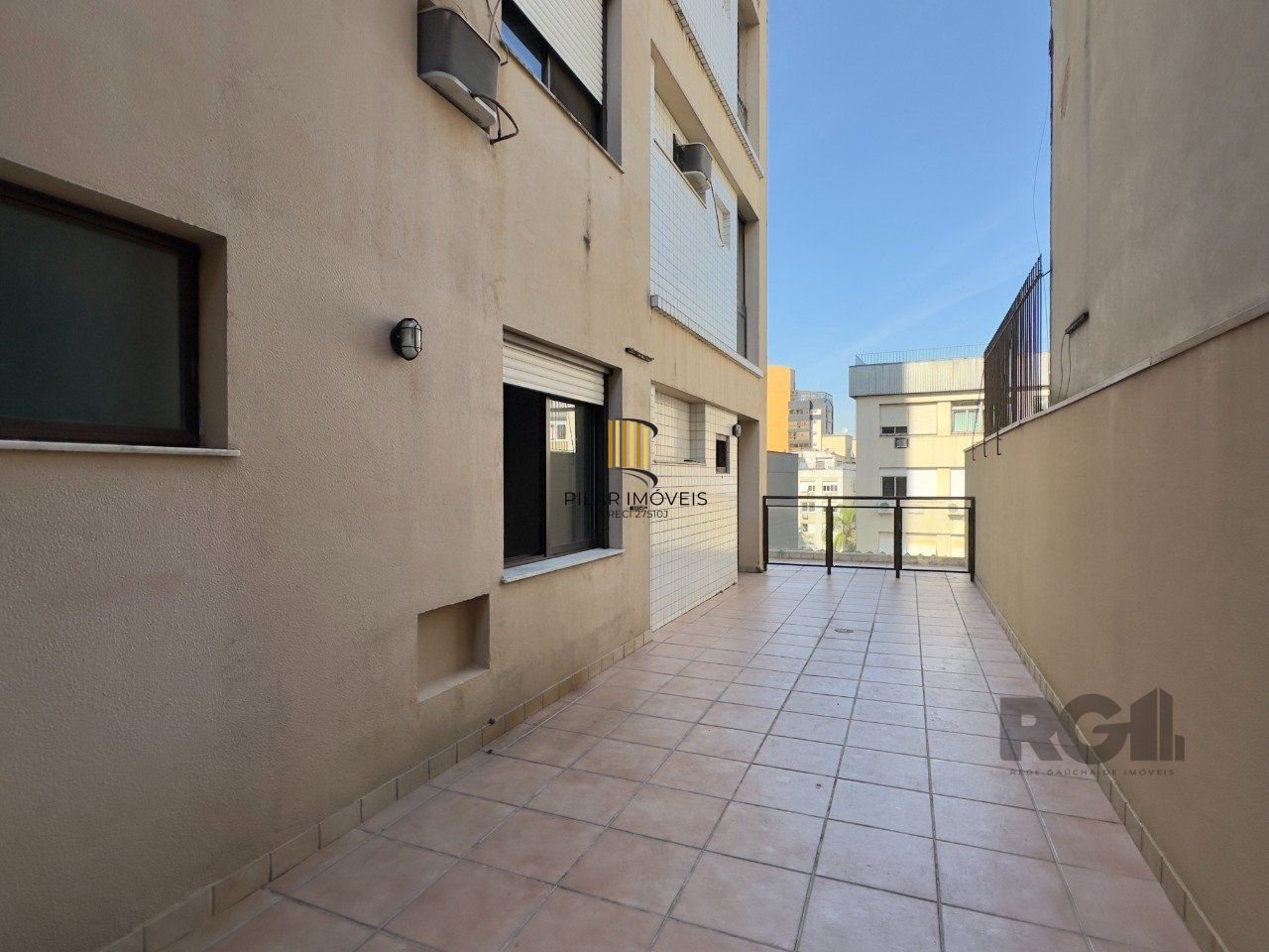 APARTAMENTO GARDEN, 2 DORMITÓRIOS E 1 VAGA DE GARAGEM COM ÓTIMA LOCALIZAÇÃO NO MOINHOS
