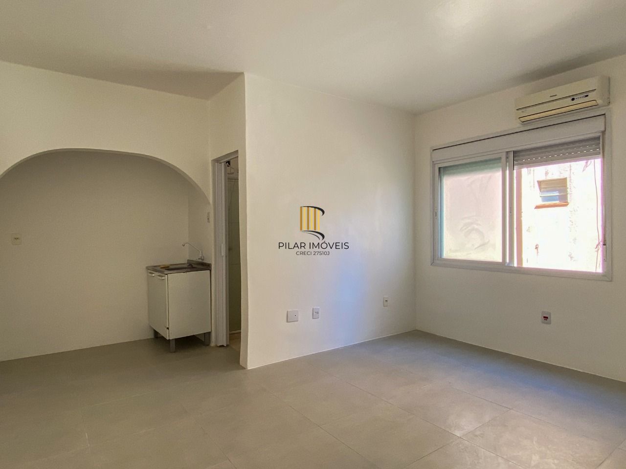Studio com ótimo tamanho na Cidade Baixa - Pilar Imóveis