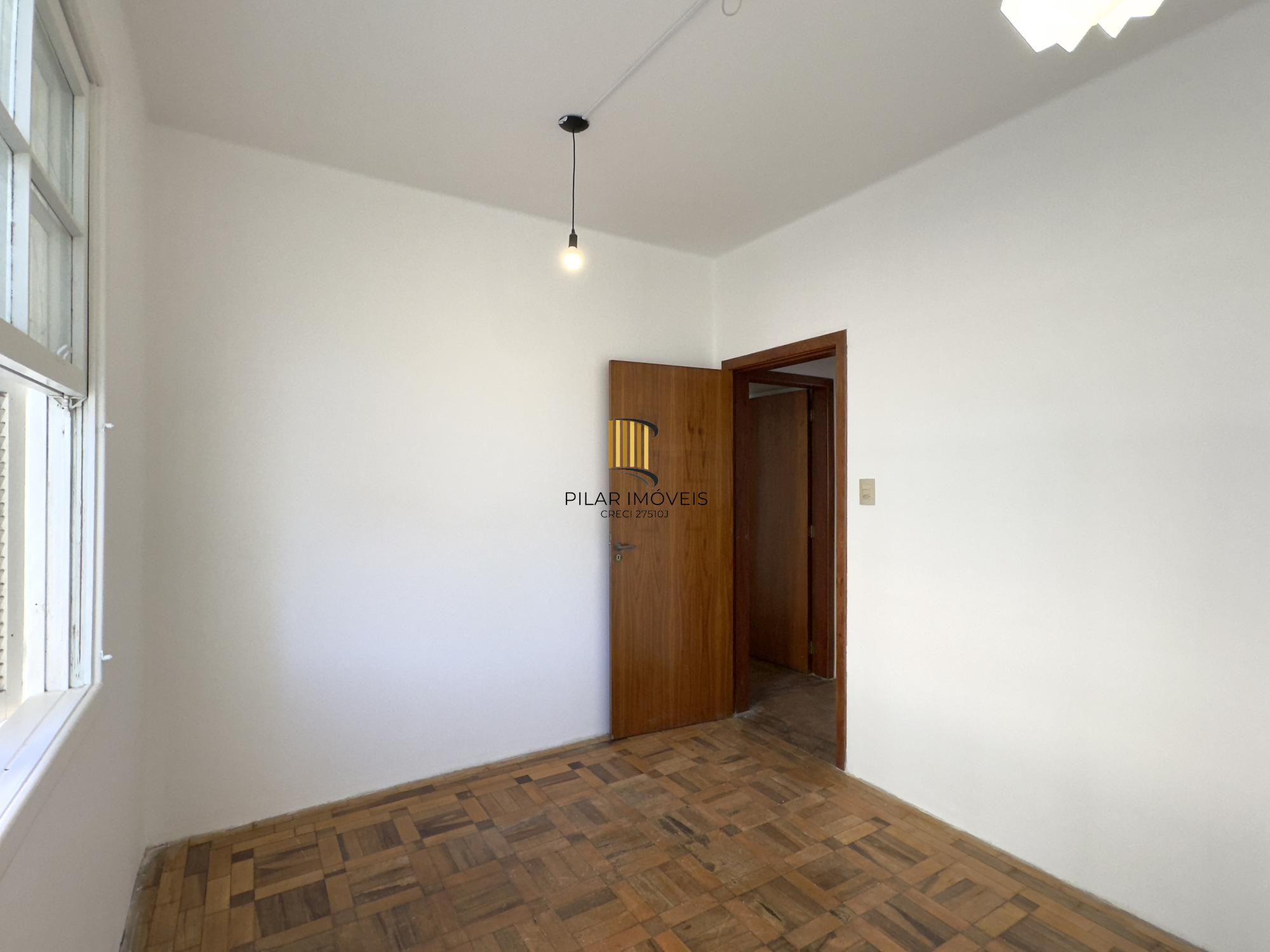 Apartamento reformado de 68m², 2 dormitórios no bairro Praia de Belas