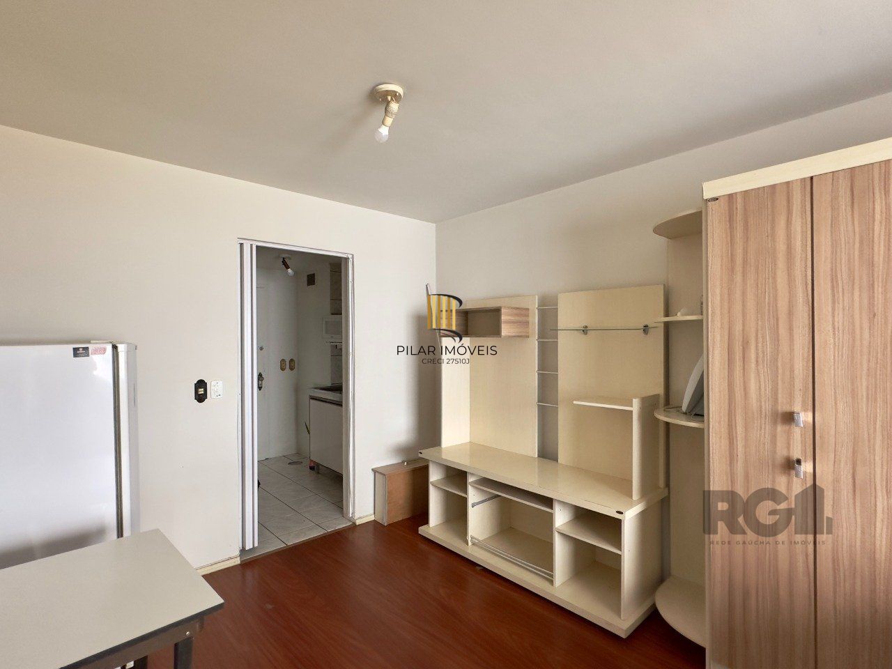 STUDIO MOBILIADO EM FLAT A POUCOS METROS DA ORLA DO GUAÍBA