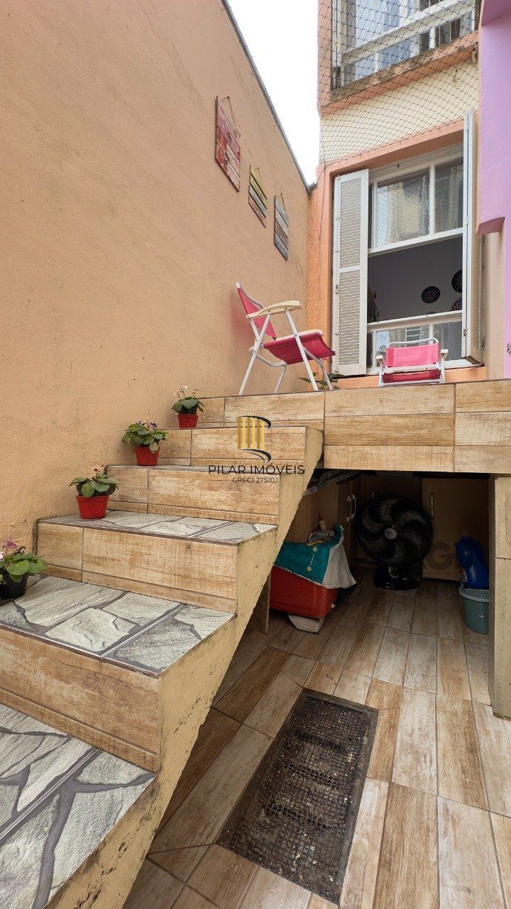 APARTAMENTO 1 DORMITÓRIO COM PÁTIO, DE FRENTE, PRÓXIMO À ORLA DO GUAÍBA NO CENTRO HISTÓRICO