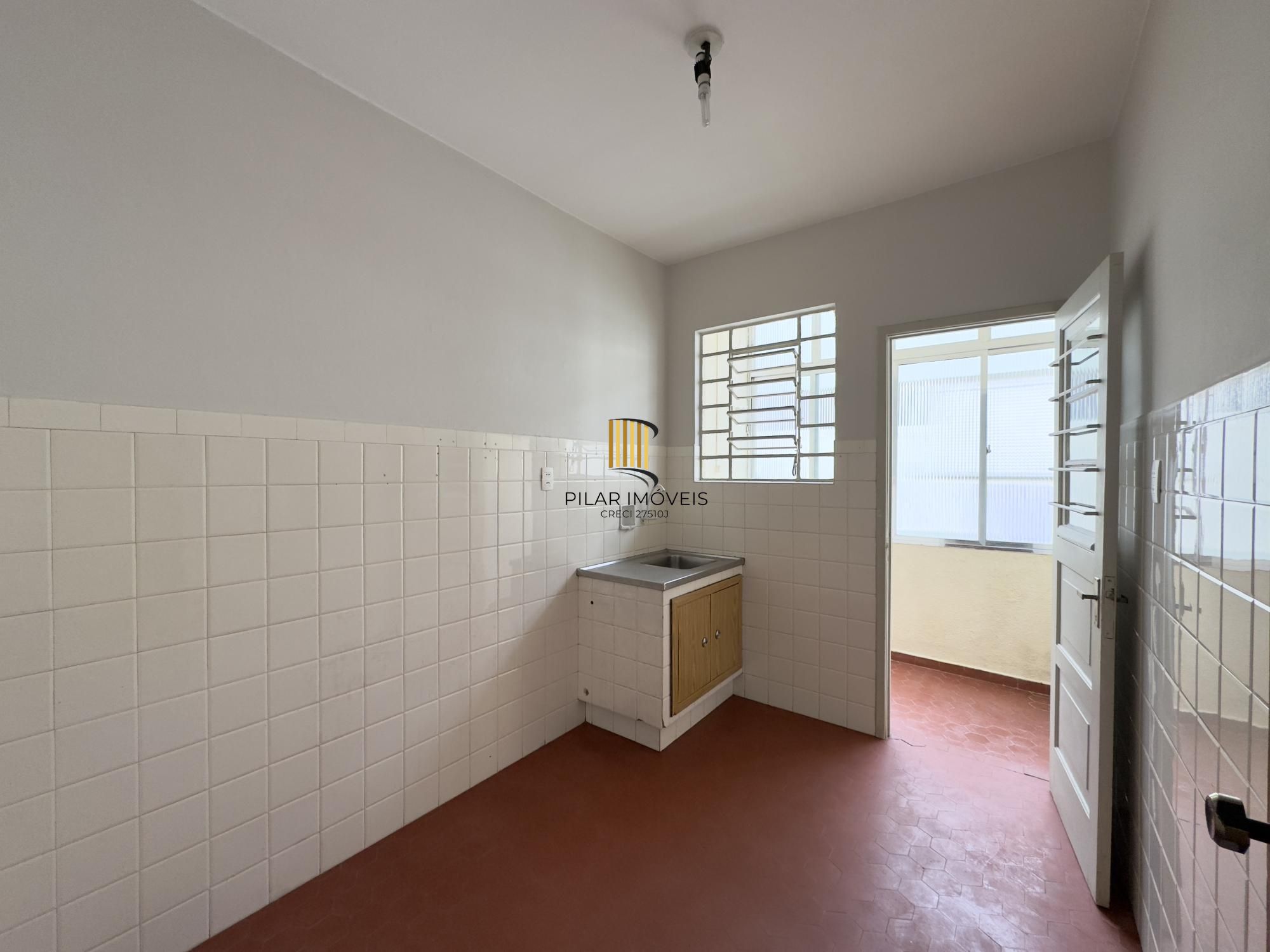 APARTAMENTO 2 DORMITÓRIOS COM PEÇAS AMPLAS NO BAIRRO PRAIA DE BELAS