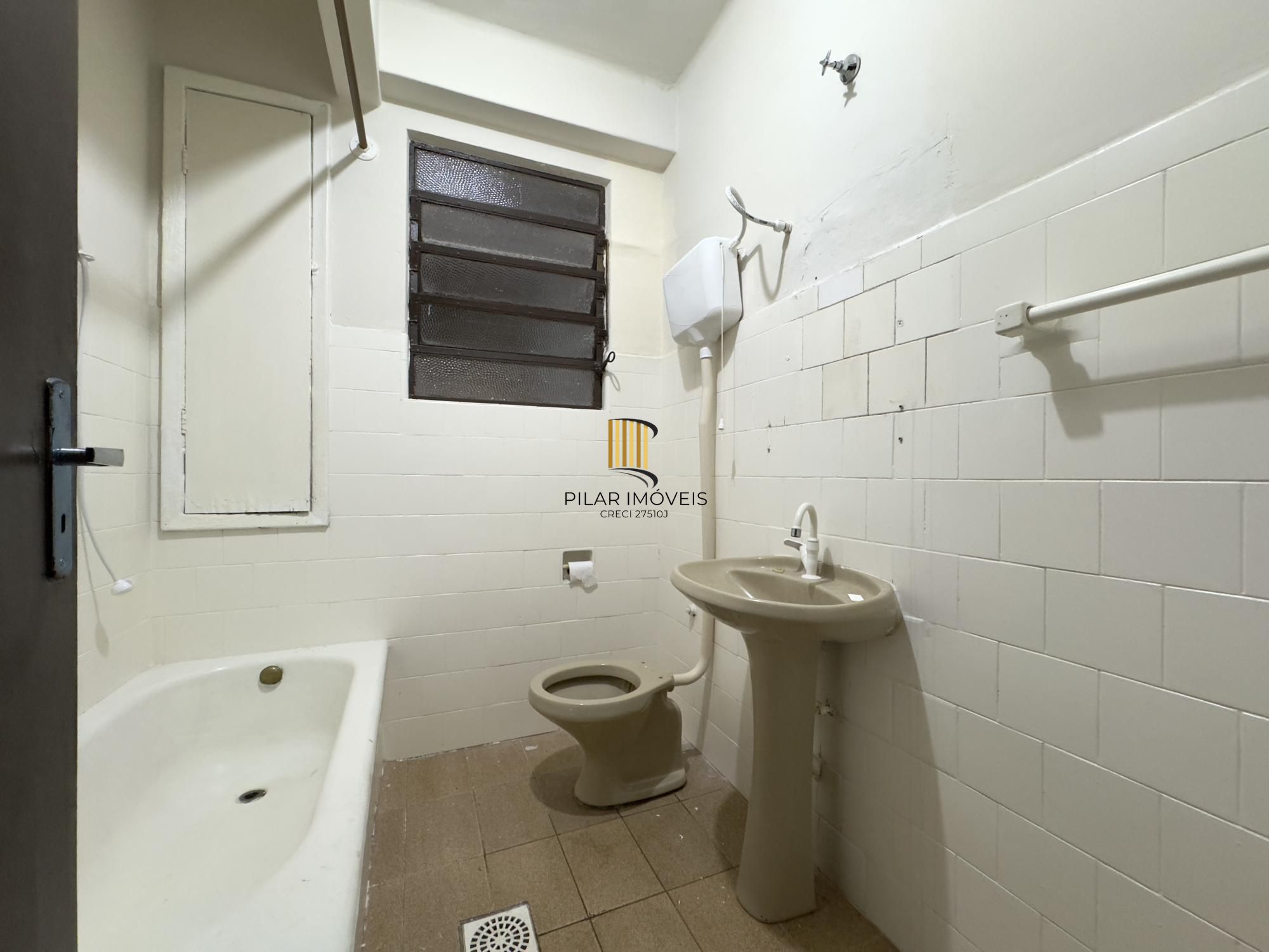 Apartamento de 62m², 2 dormitórios com banheiro auxiliar no Centro Histórico