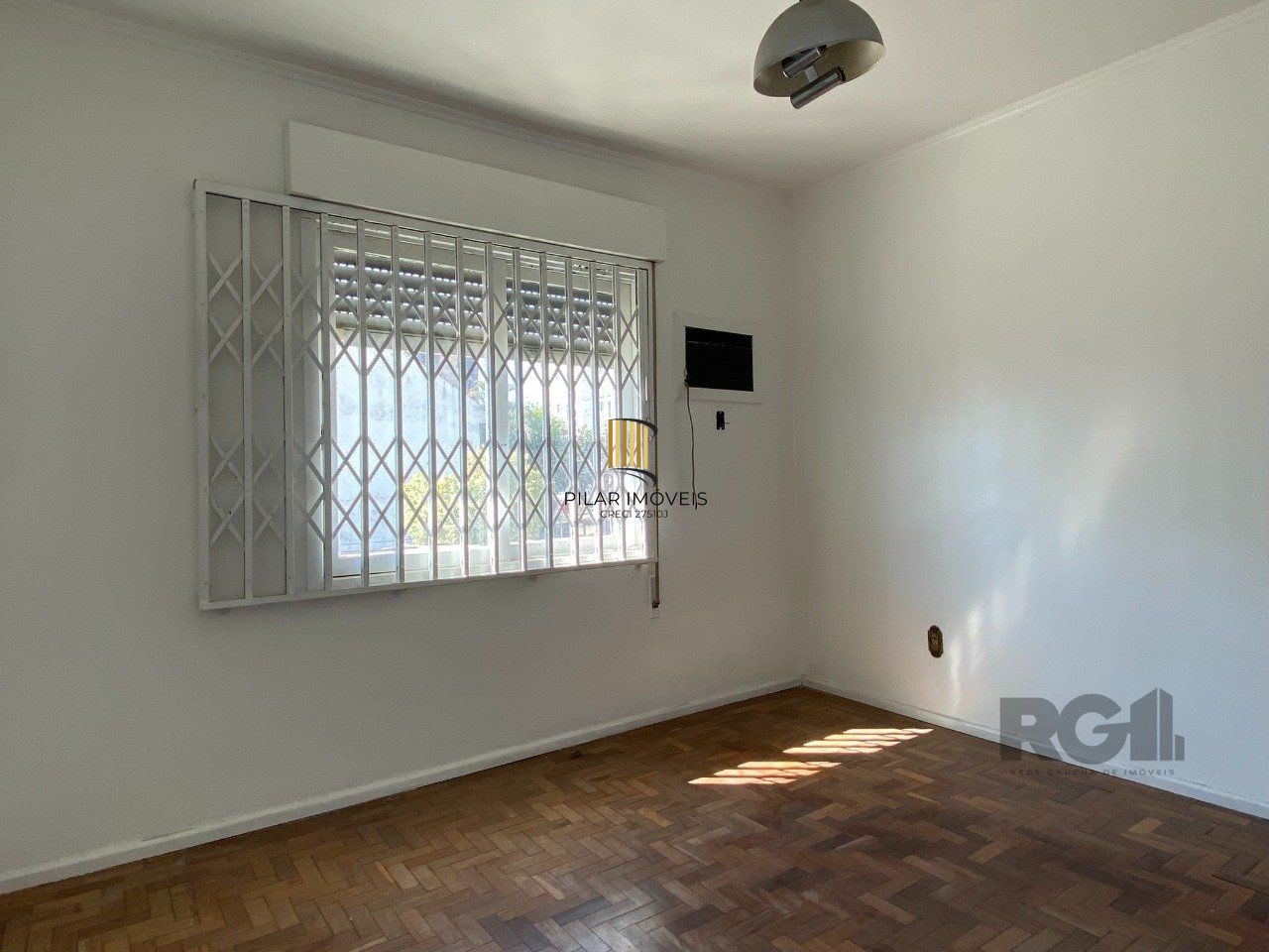 CASA COM 5 DORMITÓRIOS, ESPAÇO PARA FESTAS E PEÇAS AMPLAS PRÓXIMO AO IGUATEMI