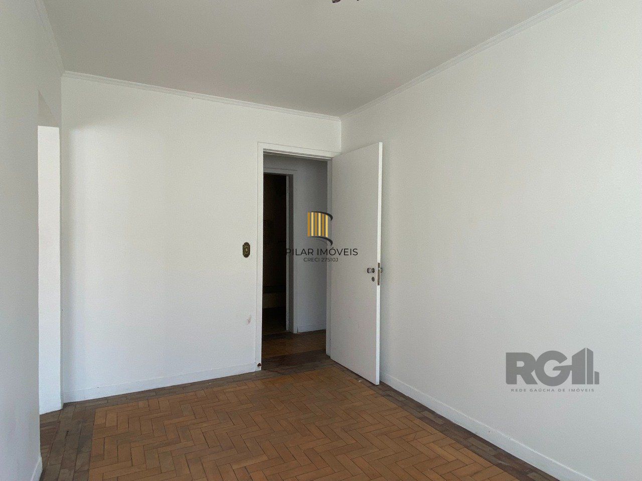 CASA COM 5 DORMITÓRIOS, ESPAÇO PARA FESTAS E PEÇAS AMPLAS PRÓXIMO AO IGUATEMI