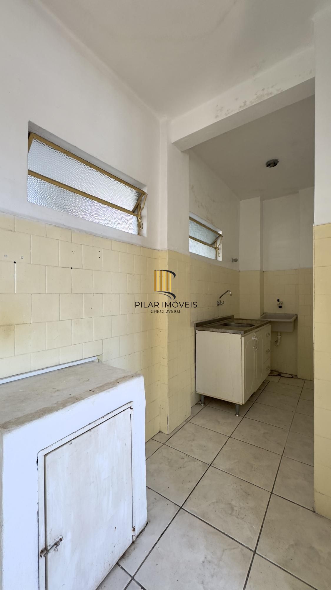 Apartamento 1 dormitório com vista e muito potencial no Centro Histórico