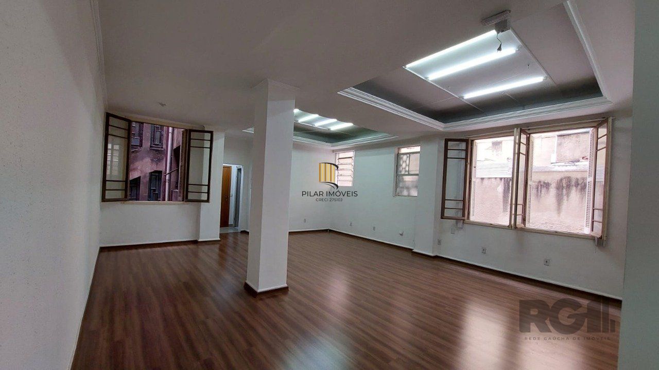 Apartarmento amplo 2 dormitórios em região comercial no Centro Histórico