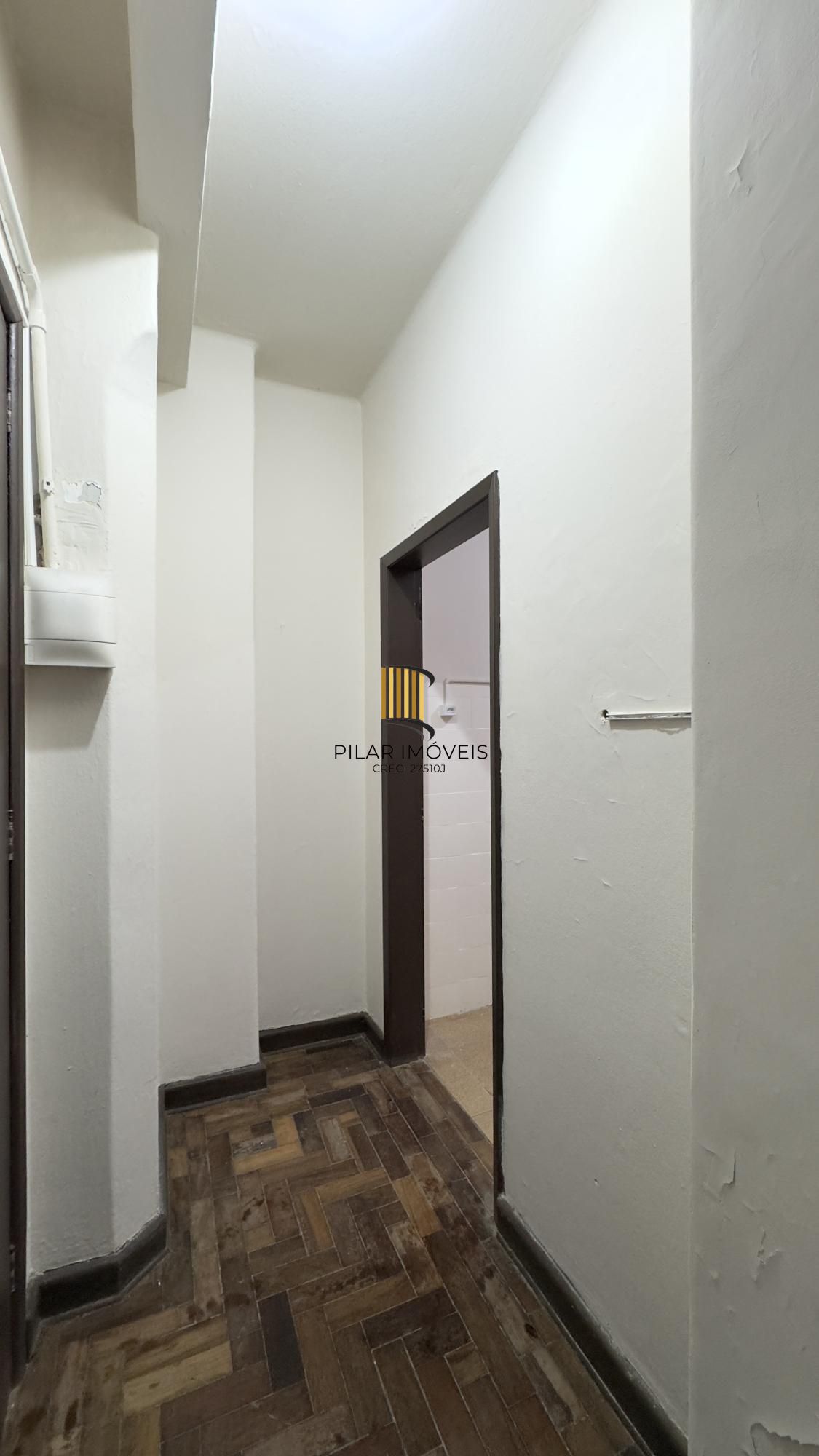Apartamento de 62m², 2 dormitórios com banheiro auxiliar no Centro Histórico