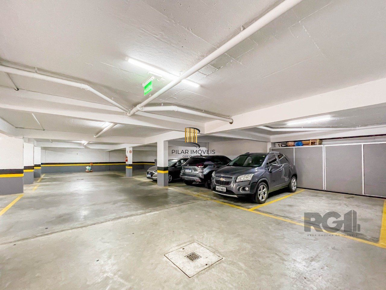 APARTAMENTO MOBILIADO 70M² DE 2 DORMITÓRIOS E 1 VAGA - BAIRRO MENINO DEUS