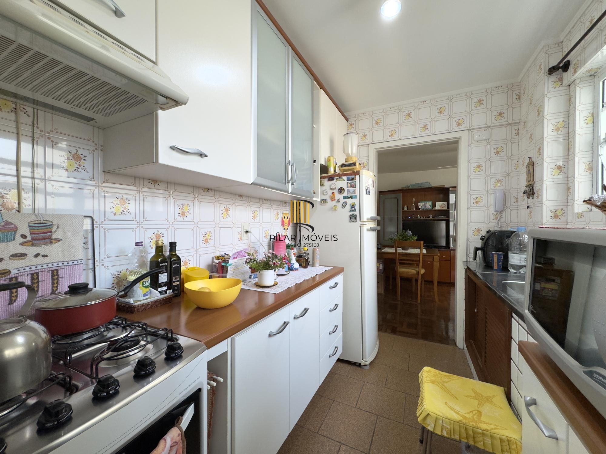 APARTAMENTO 2 DORMITÓRIOS COM PEÇAS AMPLAS NO CENTRO HISTÓRICO