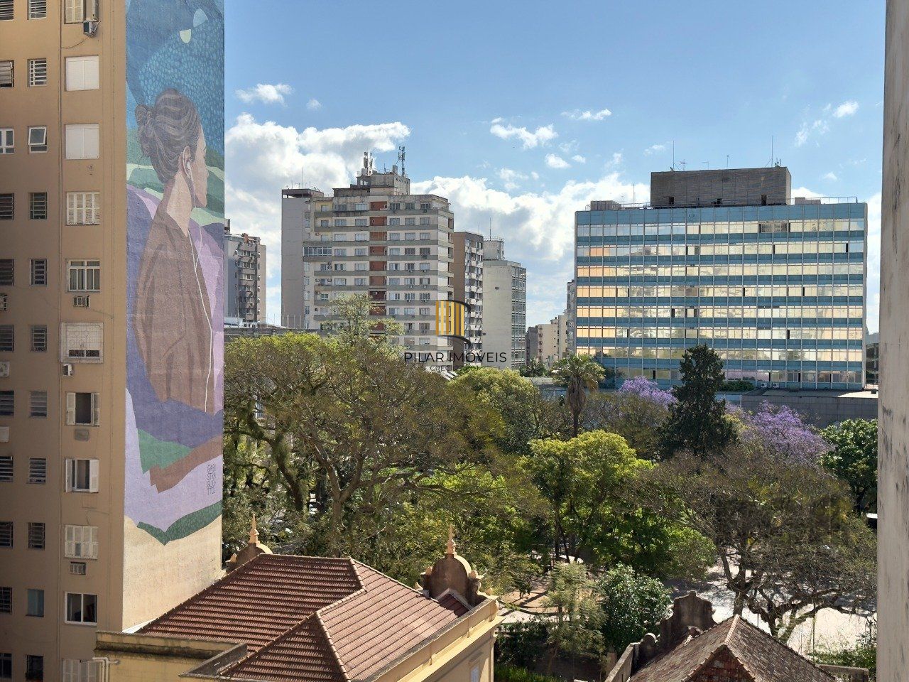 APARTAMENTO MOBILIADO DE 2 DORMITÓRIOS, TOTALMENTE REFORMADO, NO CENTRO HISTÓRICO