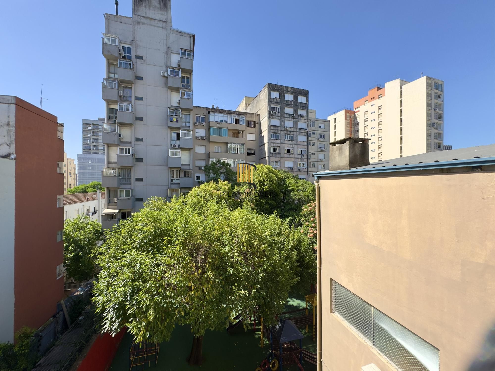 Apartamento 2 dormitórios super silencioso no Centro Histórico