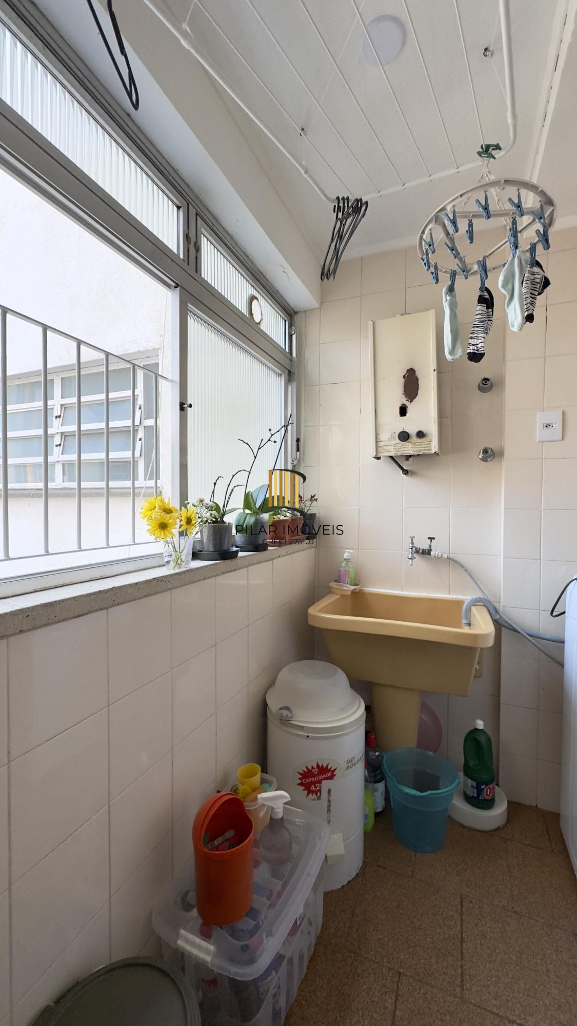 APARTAMENTO 2 DORMITÓRIOS COM PEÇAS AMPLAS NO CENTRO HISTÓRICO