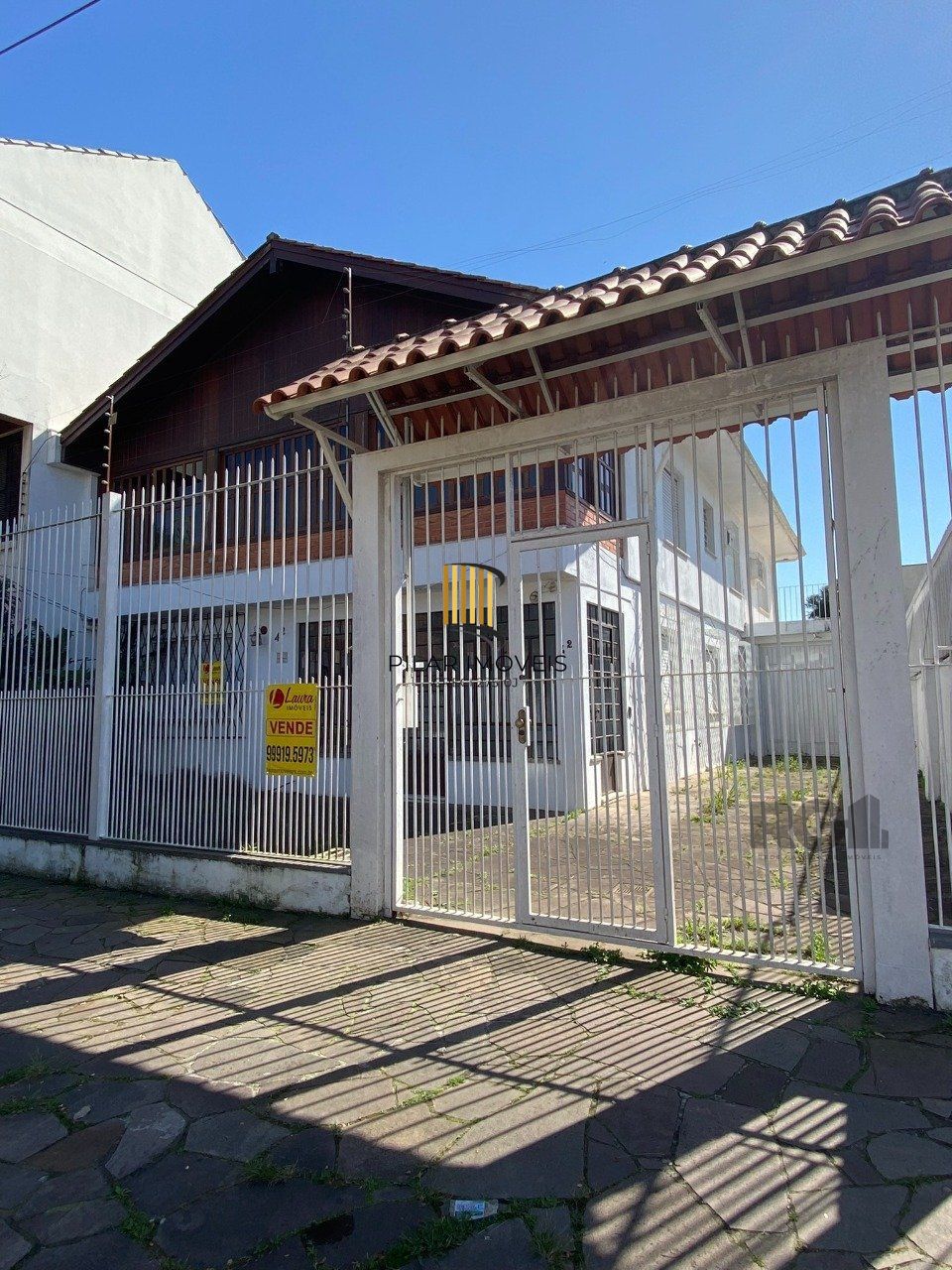 CASA COM 5 DORMITÓRIOS, ESPAÇO PARA FESTAS E PEÇAS AMPLAS PRÓXIMO AO IGUATEMI