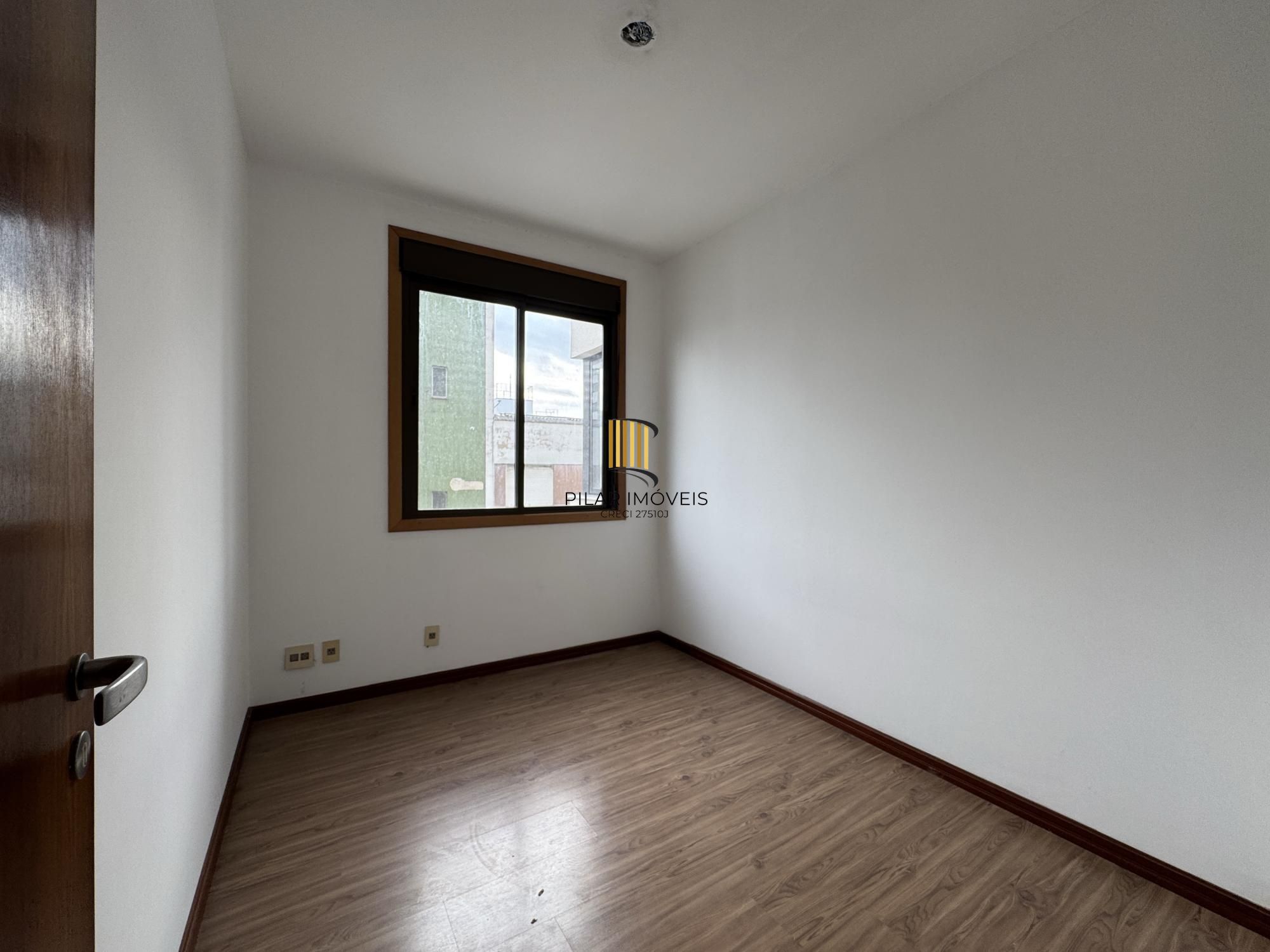 Apartamento 3 dormitórios com sacada, suíte e vaga de garagem no Menino Deus