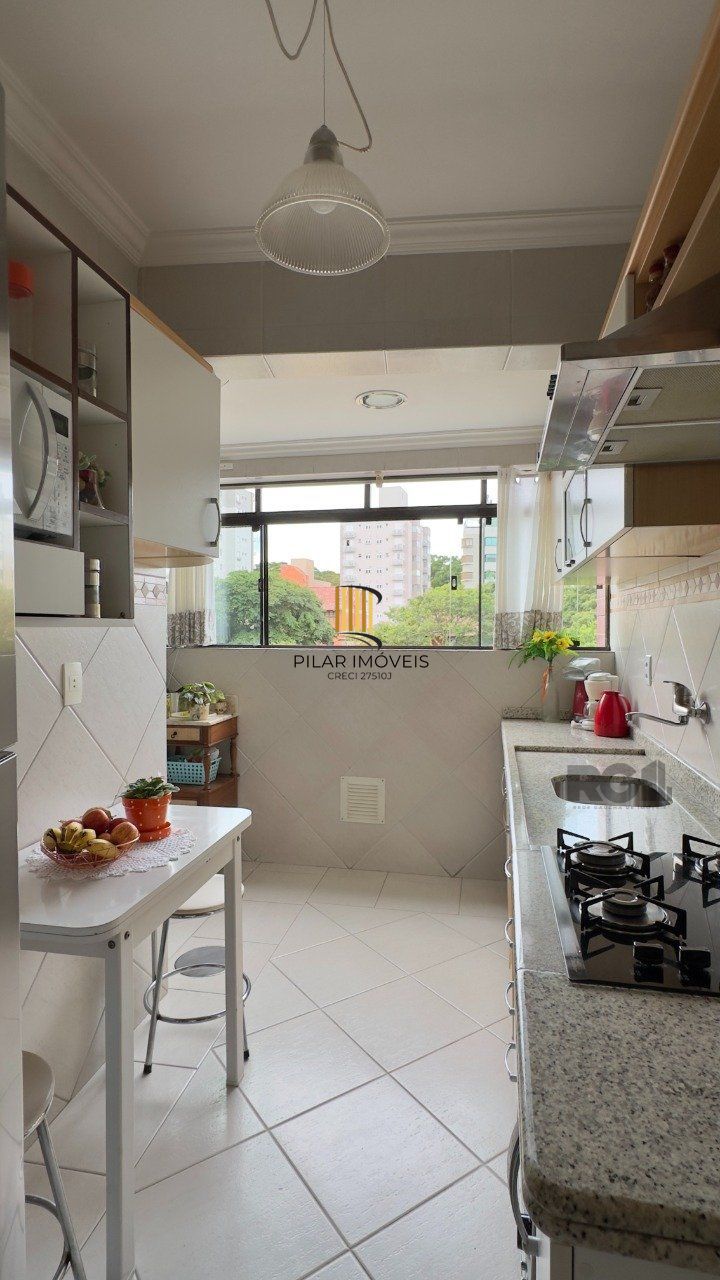 APARTAMENTO 2 DORMITÓRIOS, DE FRENTE, COM VAGA DE GARAGEM NO JARDIM BOTÂNICO