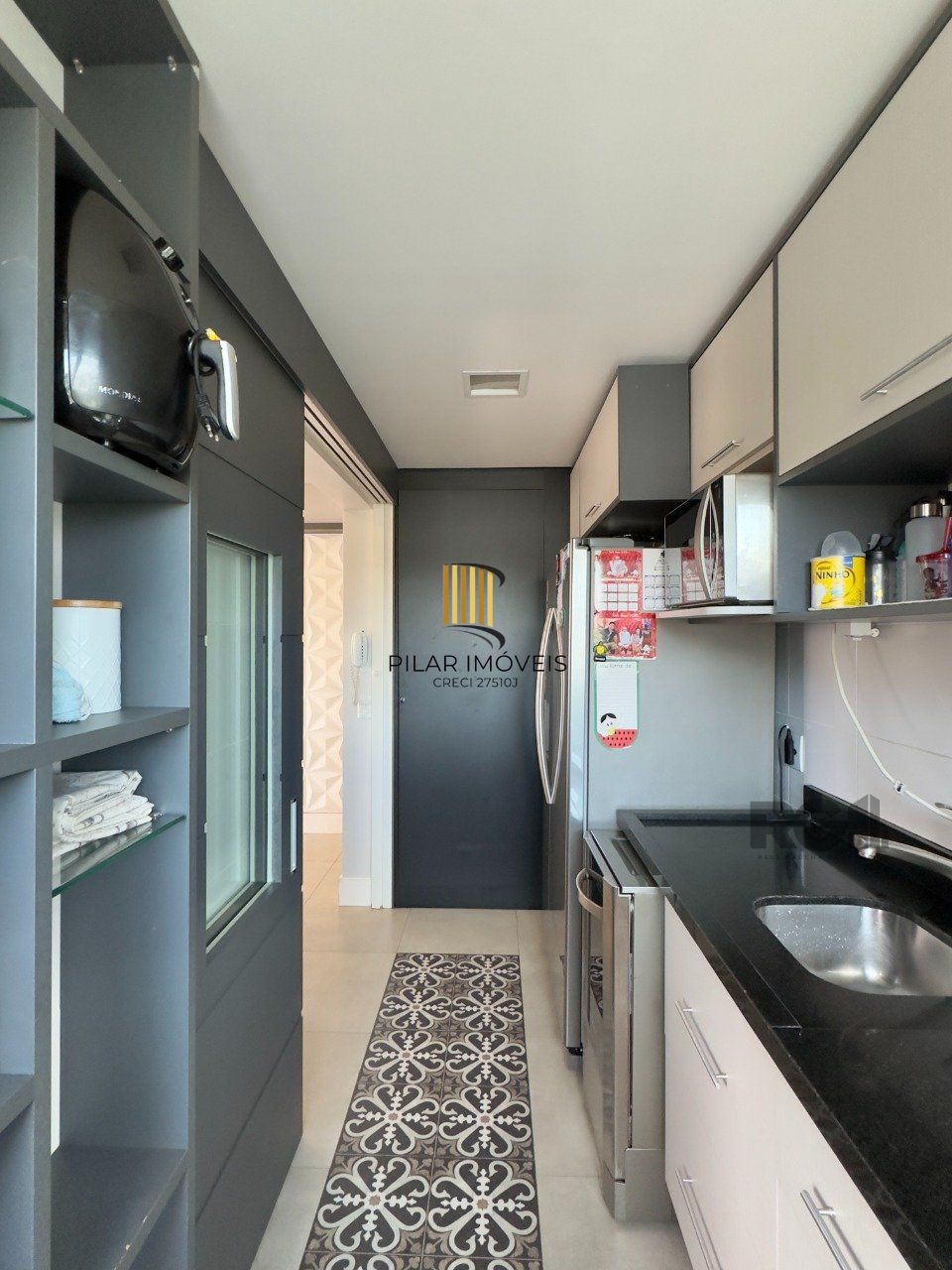 APARTAMENTO MOBILIADO COM PLANTA DIFERENCIADA E ÓTIMA LOCALIZAÇÃO