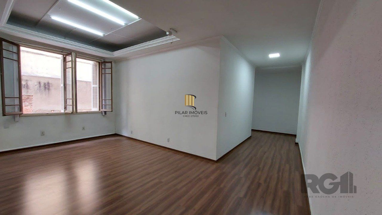 Apartarmento amplo 2 dormitórios em região comercial no Centro Histórico