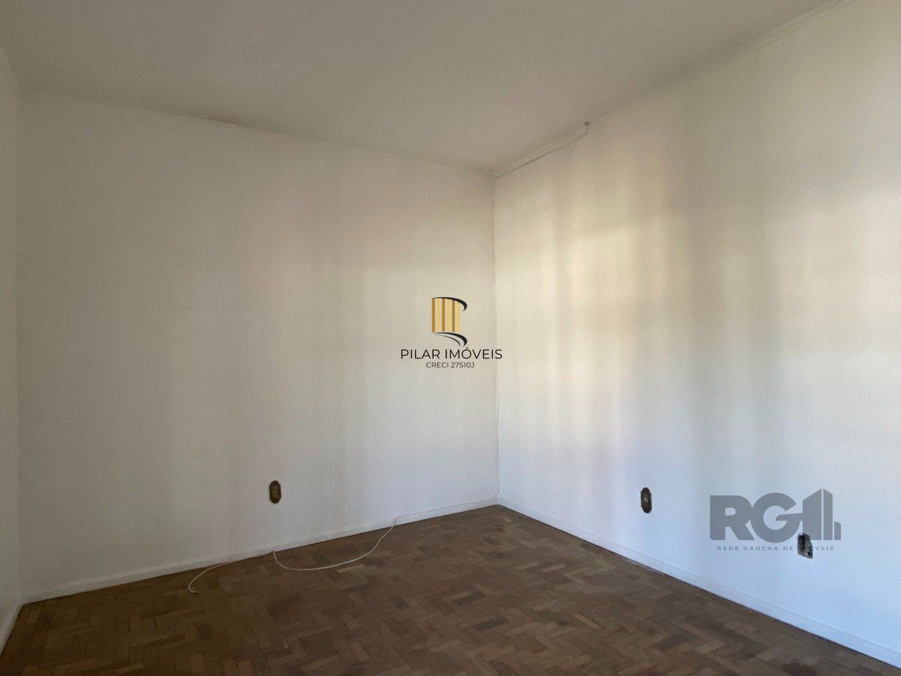 CASA COM 5 DORMITÓRIOS, ESPAÇO PARA FESTAS E PEÇAS AMPLAS PRÓXIMO AO IGUATEMI