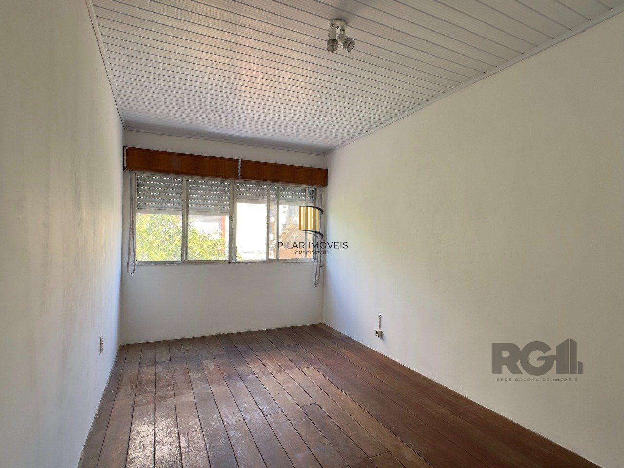 CASA COM 4 DORMITÓRIOS E PÁTIO COM CHURRASQUEIRA NO CENTRO HISTÓRICO