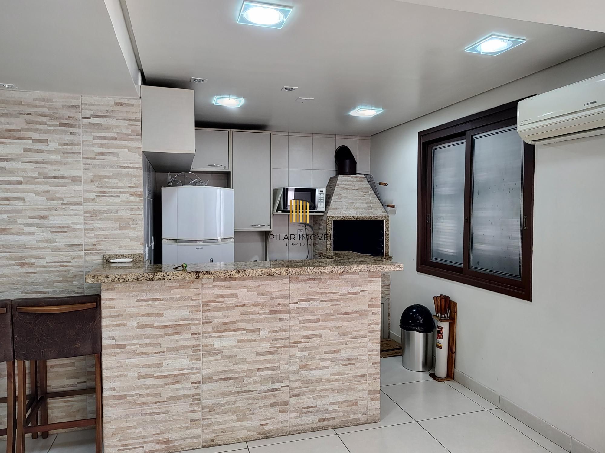 Apartamento 2 dormitórios com sacada próximo à PUCRS