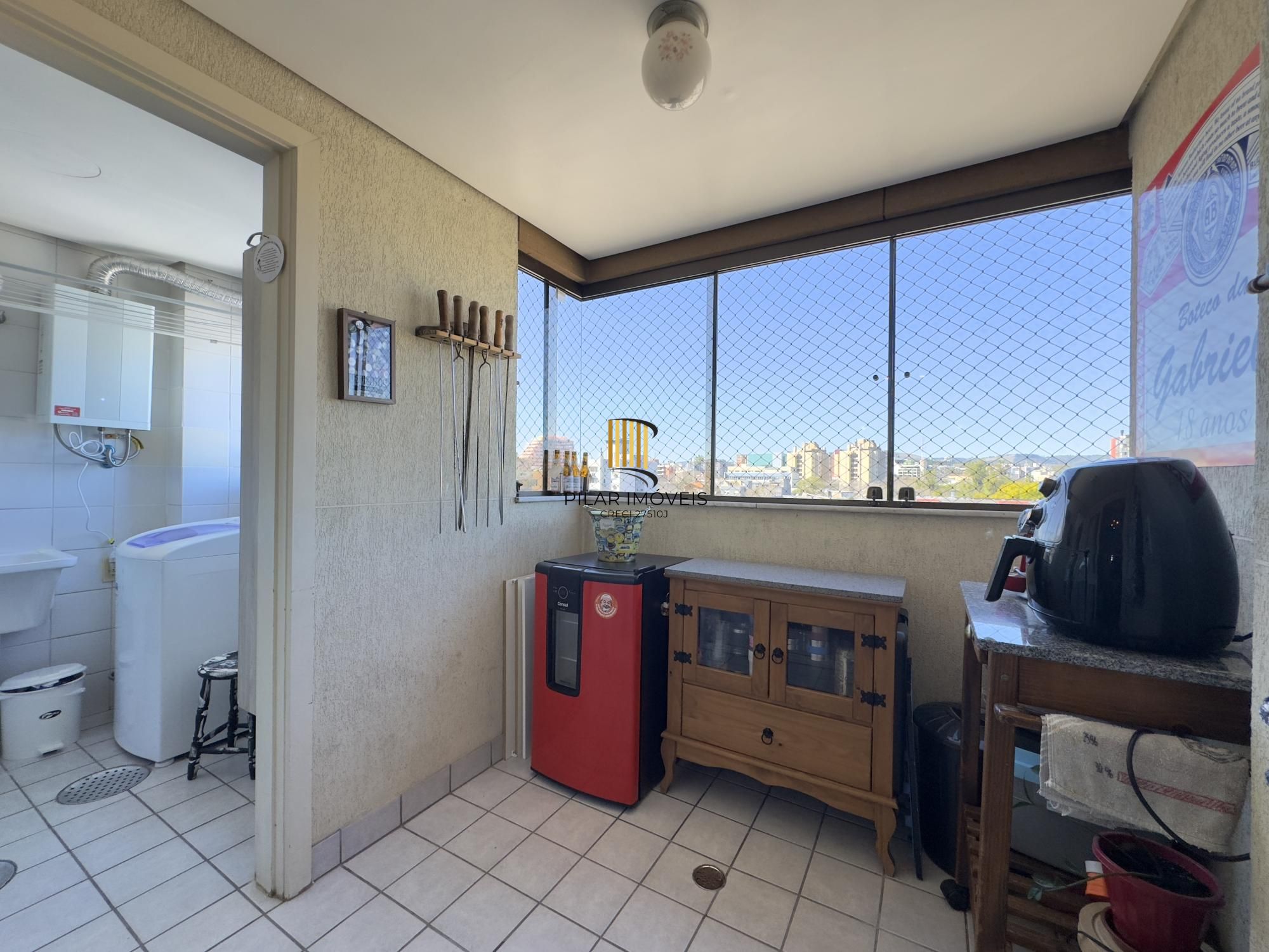 Apartamento 2 dormitórios, com lavabo e vaga de garagem na Cidade Baixa